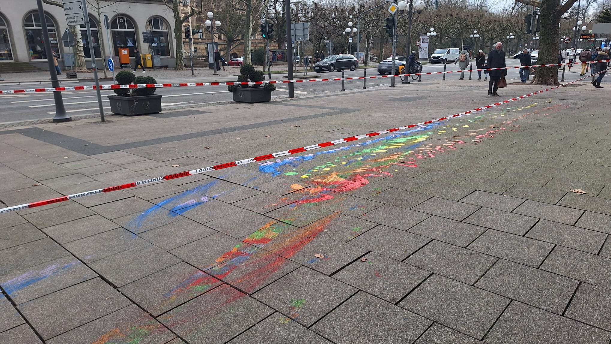 Notfalleinsatz nach Farbanschlag in Wiesbaden