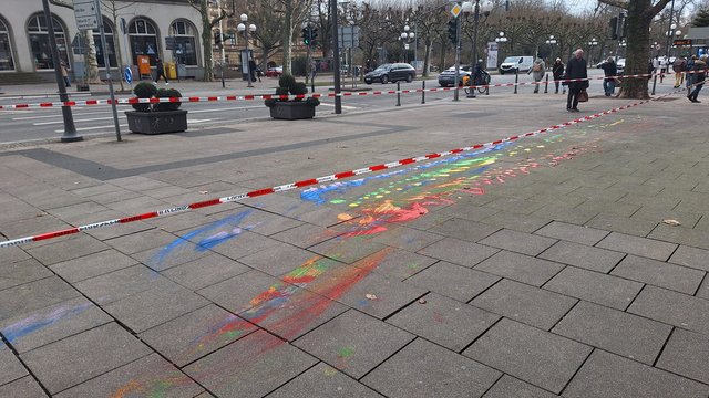 Notfalleinsatz nach Farbanschlag in Wiesbaden