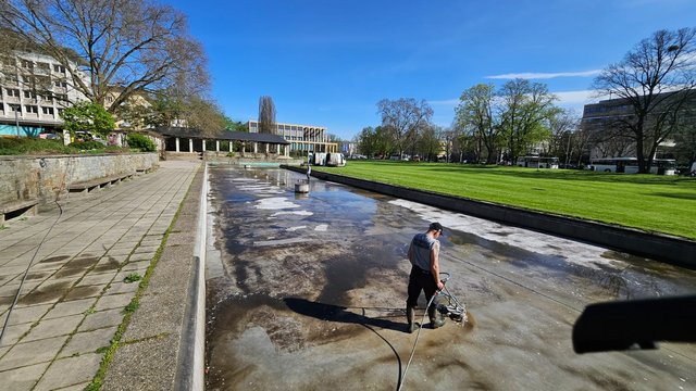Brunnenreinigung in der Reisinger-Anlage in Wiesbaden